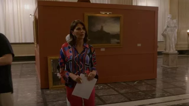 Chemise imprimée Zipling Zara portée par Sophie Devereaux (Gina Bellman) comme on le voit dans Leverage: Redemption (S02E04)