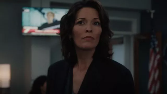 Theory Caris­sa Wool-Blend Blaz­er worn by Special Agent in Charge Isobel Castille (Alana de la Garza) as seen in FBI (S05E08)