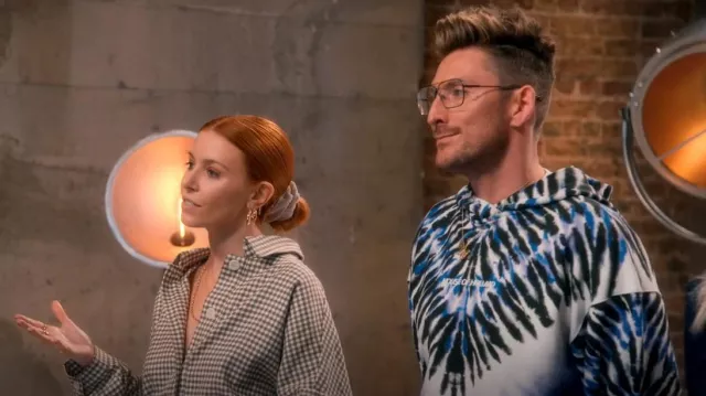 House Of Holland Blue Long­line Tie Dye Hood­ie worn by Henry Holland as seen in Glow Up: Britain's Next Make-Up Star (S02E02)