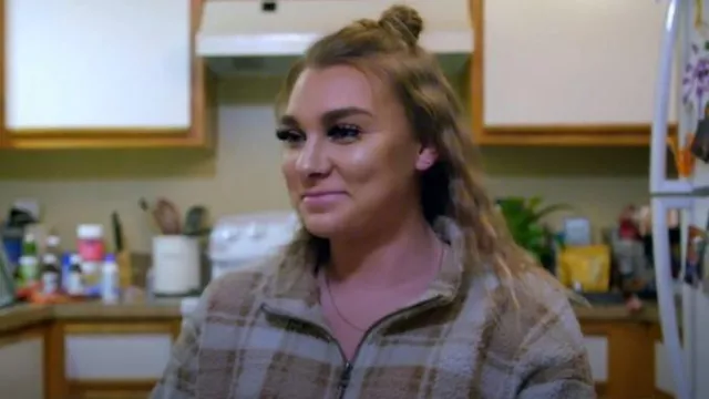 Lovin Dais Fleece Half Zip Sweater worn by Lexi Tatman as seen in Teen