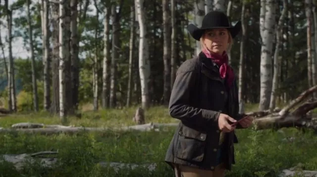 Barbour Giubbino Bower Wax worn by Amy Fleming (Amber Marshall) as seen in Heartland (S16E09)