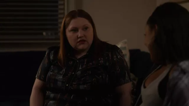 Fashion Nova The Entertainer Satin Combinaison portée par Gigi Taylor-Roman (Beth Ditto) vue dans Monarch (S01E10)