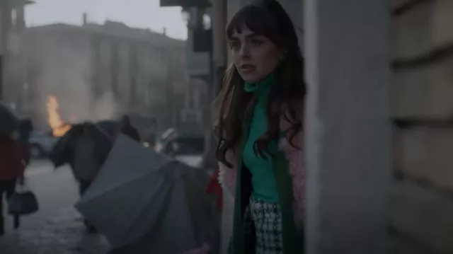 Jupe en tweed vert Zara portée par Louisa Connolly-Burnham vue dans Vampire Academy (S01E10)