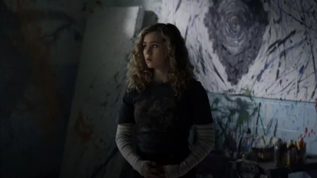 Cotton On Graphic Band Tee worn by Courtney Whitmore (Brec Bassinger) as seen in DC's Stargirl (S02E06)