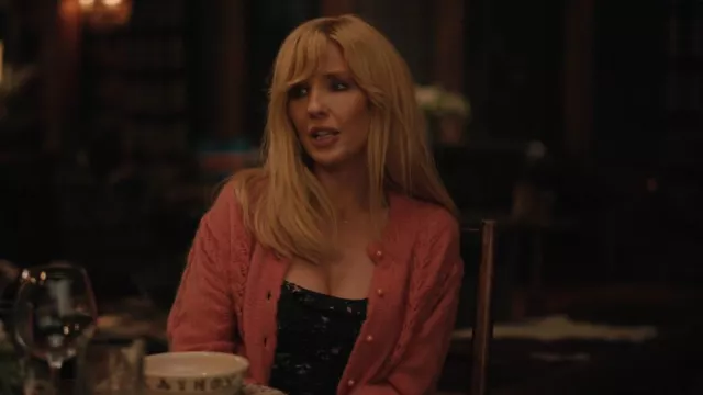 Rouje Maddy Cardigan In Pink Uni Blush worn by Beth Dutton (Kelly Reilly) as seen in Yellowstone (S05E05)