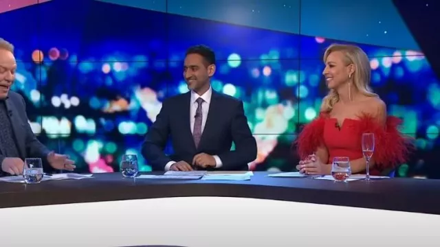 Rebecca Vallance Mini robe à plumes écarlates portée par Carrie Bickmore comme vu dans The Project le 02 novembre 2022