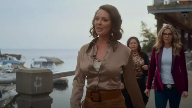 Nanushka Satin shirt worn by Tully Hart (Katherine Heigl) as seen in Firefly Lane (S02E05)