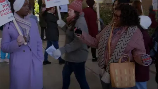 Free People Dolman Jacket porté par Kemi (Gina Yashere) vu dans Bob Hearts Abishola (S04E09)