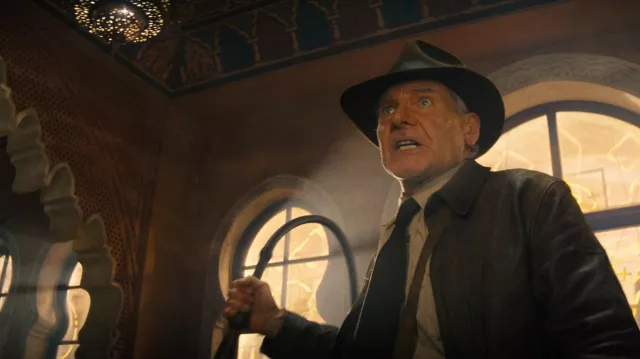 Fouet utilisé par Indiana Jones (Harrison Ford) comme on le voit dans Indiana Jones et le cadran du destin