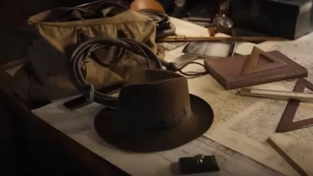 Chapeau brun Fedora porté par Indiana Jones (Harrison Ford) vu dans Indiana Jones et le cadran du destin