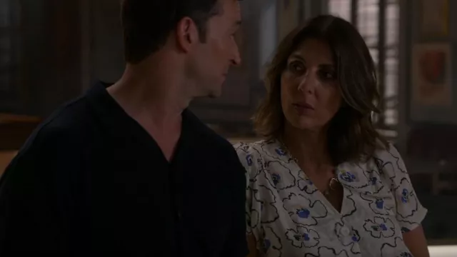 Apiece Apart Dasha Top usado por Sophie Devereaux (Gina Bellman) como se ve en Leverage: Redemption (S02E06)