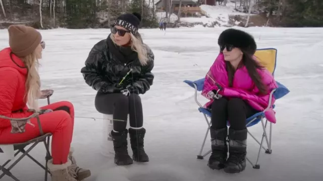 Moon Shell y botas de nieve de goma usadas Paige DeSorbo se ve en Winter House (S02E07) | Spotern