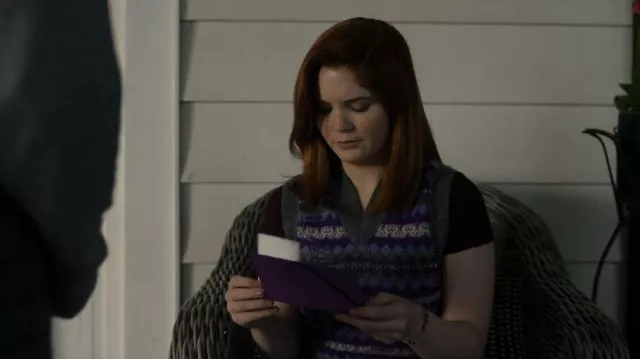 Acne Studios Korina Fair Isle Sweater porté par Rebecca McNider (Olive Elise Abercrombie) vu dans Stargirl de DC (S03E13)