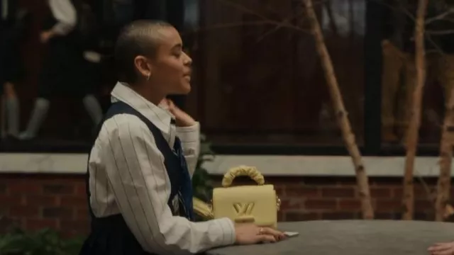 Louis Vuitton Twist PM Cross Body Bag porté par Julien Calloway (Jordan Alexander) vu dans Gossip Girl (S02E03)