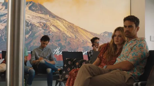 Louis Vuitton Neverfull Tote Bag In Wild At Heart worn by Daphne Sullivan (Meghann Fahy) as seen in The White Lotus (S02E07)