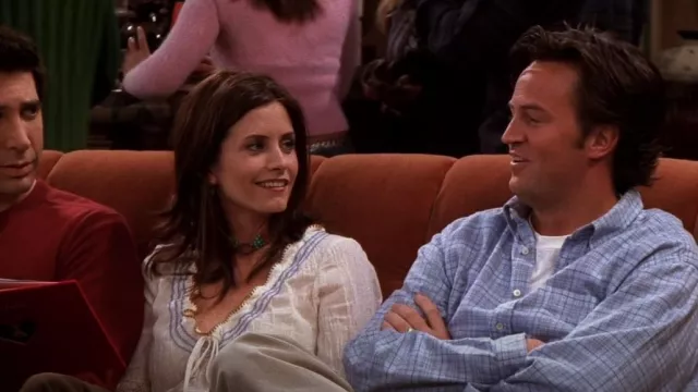 Top vintage des années 90 porté par Monica Geller (Courteney Cox) vu dans Friends (S08E18)