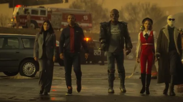 Bally Track Jacket porté par Cyborg (Joivan Wade) vu dans Doom Patrol (S04E01)