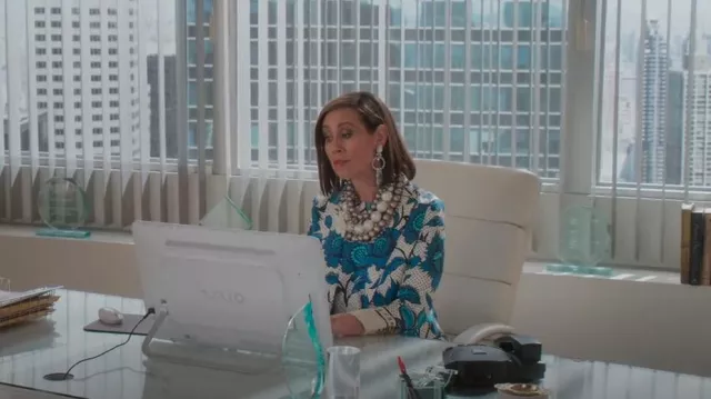 Gucci Aquarelle Floral Imprimé Veste en soie portée par Diana Trout (Miriam Shor) vue dans Younger (S06E01)