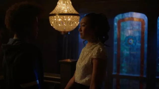 Alice + Olivia Sa­ri­na Em­bell­ished Lace Top worn by Alyssa Chang (Olivia Liang) as seen in Legacies (S03E04)