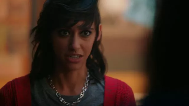 Asos Design Neck­lace in Lock Link Chain worn by Finch Tarrayo (Courtney Bandeko) as seen in Legacies (S03E05)