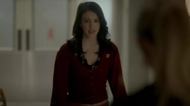 Free People Made You Look Cardigan porté par Josie Saltzman (Kaylee Bryant) comme on le voit dans Legacies (S04E05)