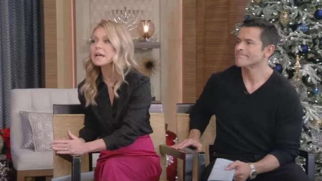 Saint Laurent Shirt in Matte and Shiny Silk worn by Kelly Ripa as seen in LIVE with Kelly and Ryan on December 15, 2022