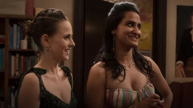 Vestido de Niara de la Reforma en cilantro usado por Kimberly Finkle (Pauline Chalamet) como se ve en The Sex Lives of College Girls (S02E09)
