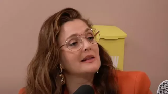 Jennifer Miller Clip sur les boucles d’oreilles Doorknocker portées par Drew Barrymore comme vu dans The Drew Barrymore Show le 6 décembre 2022