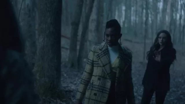 Sam Edelman Long­line Plaid Coat worn by Cleo Sowande (Omono Okojie) as seen in Legacies (S03E10)