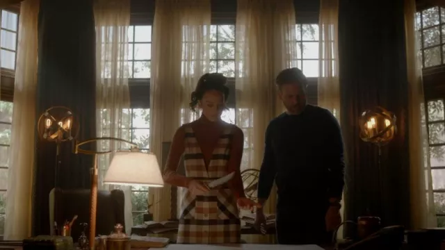 Bp. Haut côtelé à manches longues à col roulé porté par Josie Saltzman (Kaylee Bryant) comme on le voit dans Legacies (S03E12)