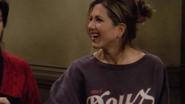 Le sweatshirt "Deux" porté par Rachel Green (Jennifer Aniston) dans la série Friends (Saison 1 Épisode 14)