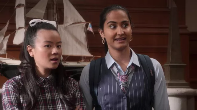 Mochila JanSport usada por Bela Malhotra (Amrit Kaur) como se ve en The Sex Lives of College Girls (S02E10)