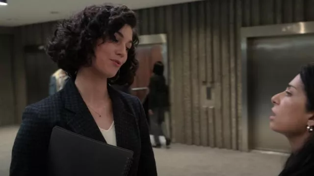 Isabel Marant Blazer de pata de gallo cepillada usada por Amelia Salazar (Kaylah Zander) como se ve en The Recruit (S01E03)