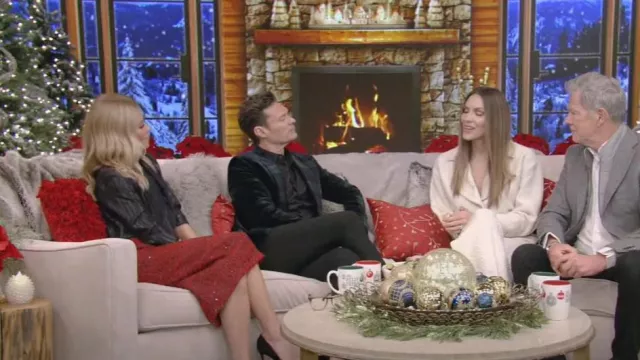 Alessandra Rich Sekeed Tweed Midi Falda usada por Kelly Ripa como se ve en LIVE with Kelly and Ryan el 19 de diciembre de 2022