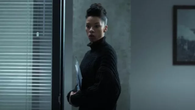 H&M Knitted Jumper worn by Dawn Gilbane (Angel Parker) as seen in The Recruit (S01E05)