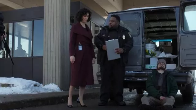 Christian Louboutin Iriza 85 mm porté par Amelia Salazar (Kaylah Zander) vu dans The Recruit (S01E05)