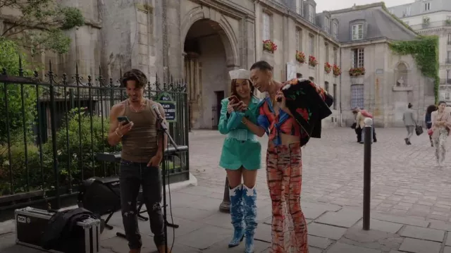 Ex­posed Seam Pat­terened Flare Pants worn by Etienne(Jin Xuan Mao) as seen in Emily in Paris (S03E01)