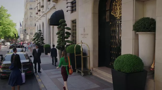 Four Seasons Hotel George V in Paris as seen in Emily in Paris (S03E03)