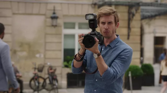 Canon Camera used by Erik (Søren Bregendal) as seen in Emily in Paris TV show (S03E05)
