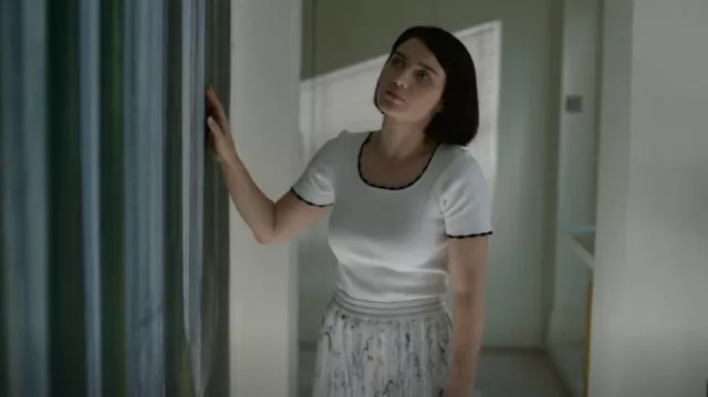 Ted Baker Linnett Skirt worn by Adele (Eve Hewson) as seen in Behind Her Eyes (S01E05)