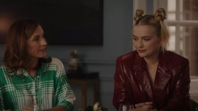 Gestuz Ririgz Blazer en cuir porté par Camille (Camille Razat) vu dans Emily à Paris (S03E04)