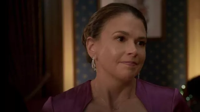 Zac Posen Casquette Robe satinée extensible portée par Liza Miller (Sutton Foster) comme on le voit dans Younger (S06E12)