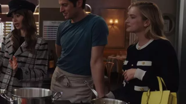 Miu Miu Bitone Cashmere Cardigan porté par Camille Razat vu dans Emily à Paris (S03E10)