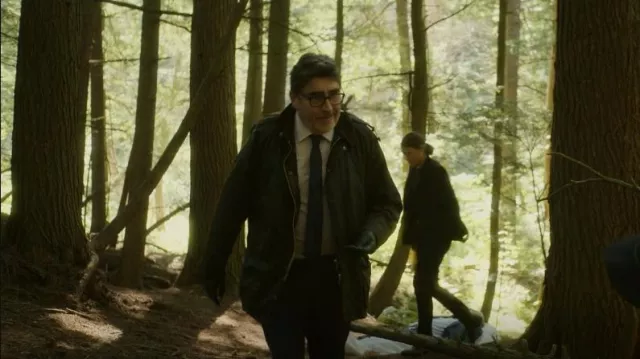 Barbour Beaufort Veste portée par l’inspecteur Gamache (Alfred Molina) vue dans Three Pines (S01E07)