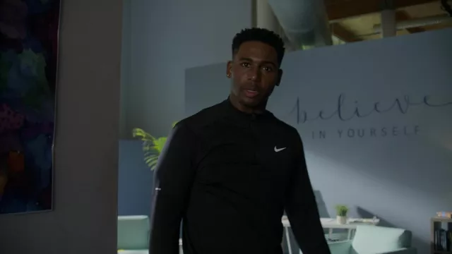 Nike Long sleeve sports top worn by Jamison Fields (Vaughn Hebron) as seen in The Game (S02E03)