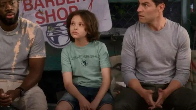 Cotton On Max T-shirt worn by Hank Greenspan as seen in The Neighborhood (S04E03)