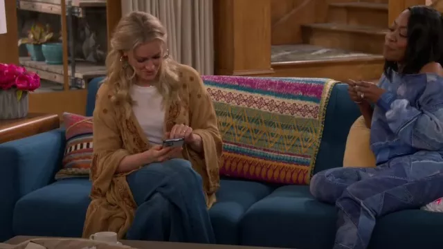 Free People Good Vibes Embroidered Kimono worn by Gemma Johnson (Beth Behrs) as seen in The Neighborhood (S04E07)