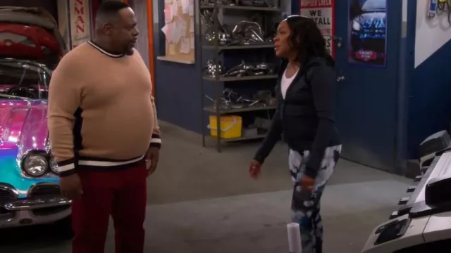 Zella Live In High Waist Ankle Performance Leggings in Black Teal Color Bursts worn by Tina Butler (Tichina Arnold) as seen in The Neighborhood (S04E08)
