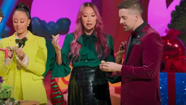 Lauren Ralph Lauren Sequin Jupe plissée à carreaux portée par Clarice Lam vue dans Dr. Seuss Baking Challenge (S01E04)