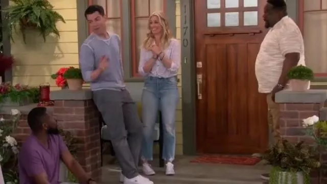 Mother Rider Skimp Jeans en The Confession usado por Gemma Johnson (Beth Behrs) como se ve en The Neighborhood (S04E15)